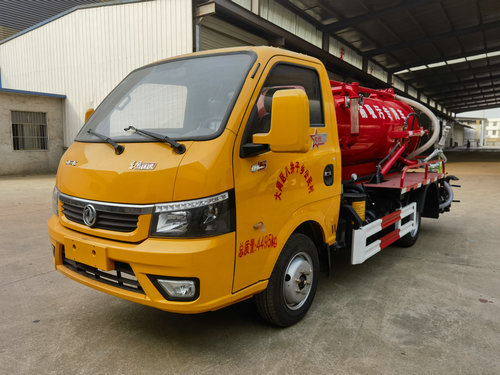藍(lán)牌真空吸污車(chē)加裝灑水系統(tǒng) 一車(chē)多用